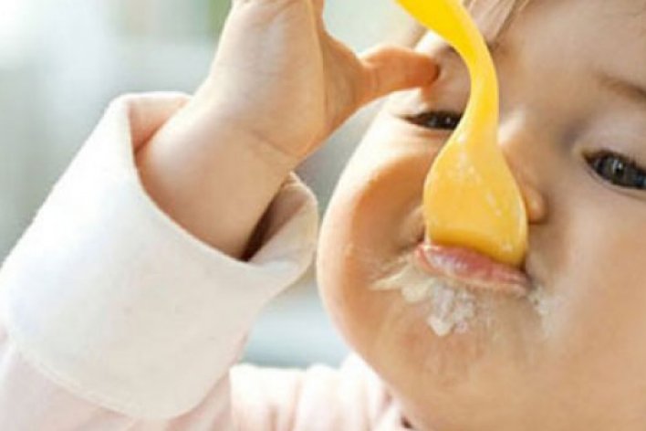 Cho Con Ăn Sữa Chua Sai Cách Làm Ảnh Hưởng Sức Khoẻ Hầu Như Mẹ Nào Cũng Mắc Phải