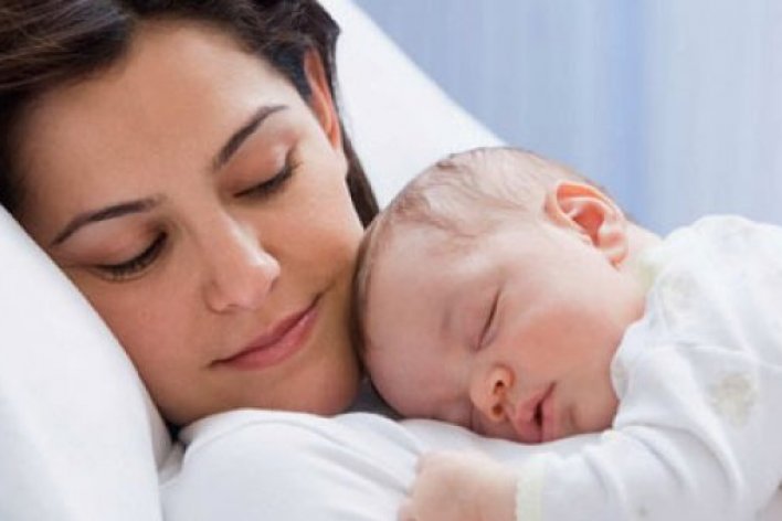 Mẹ Hãy Làm Những Điều Này Để Giúp Bé Ngủ Sâu Không Giật Mình Thức Giấc Nhé